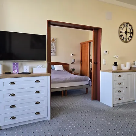 Room4u & Wellness Апартаменты *