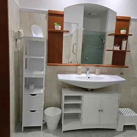 Room4u & Wellness زلاكاروس
