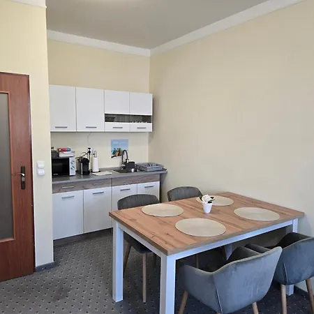 Room4u & Wellness زلاكاروس