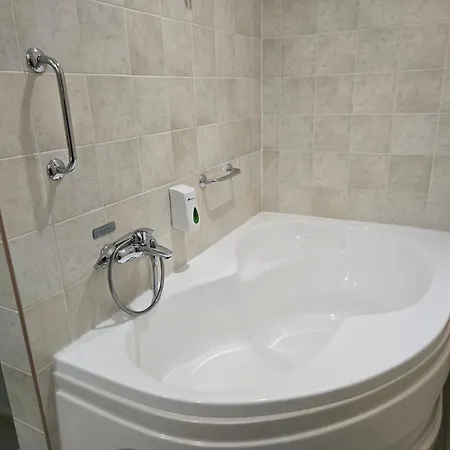 شقة Room4u & Wellness زلاكاروس