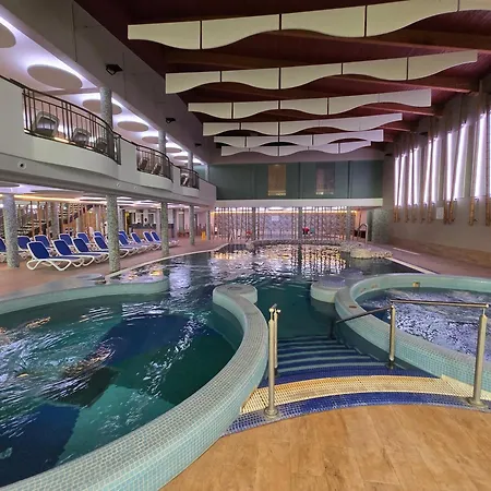 Room4u & Karos Wellness Apartament